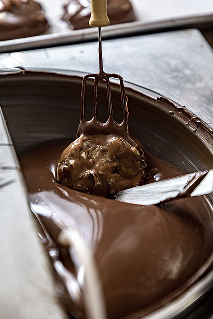 chociolate covered peanut brittle 210623_0622